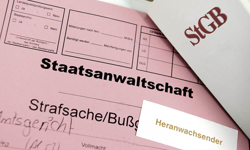 Unterlagen eines Staatsanwalts zum Jugendstrafrecht